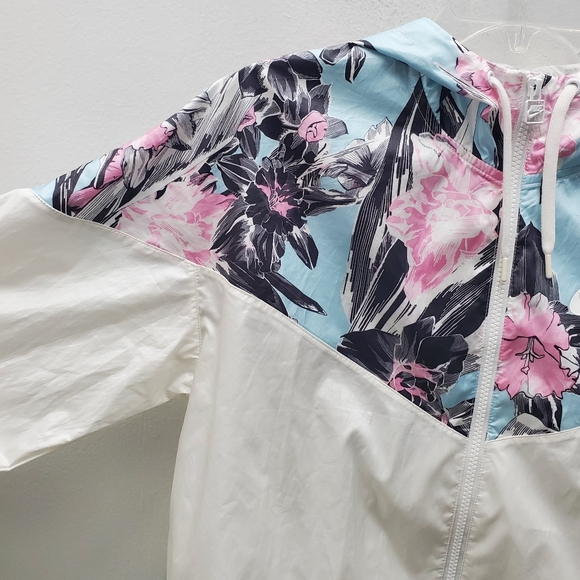 Nike Windrunner Cropped Hooded Jacket White Floral Colorblocked Like NEW - Picture 8 of 15